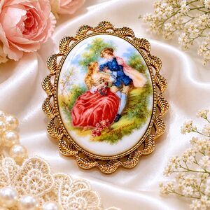 Vintage Gold Framed Renaissance Romantic Couple Picture Cameo Brooch Pendant